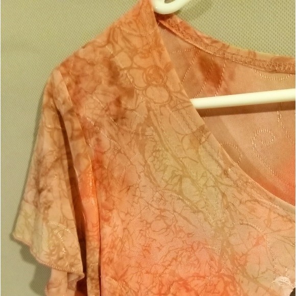DB Established 1962 Peach Silky Floral Bell Sleeve Blouse wms Sz Med - Picture 4 of 13